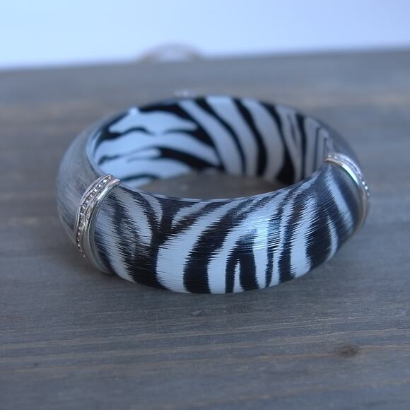 Brighton Trinity Chunky Zebra Bangle Bracelet Acrylic Black White Statement Wide - Picture 4 of 5